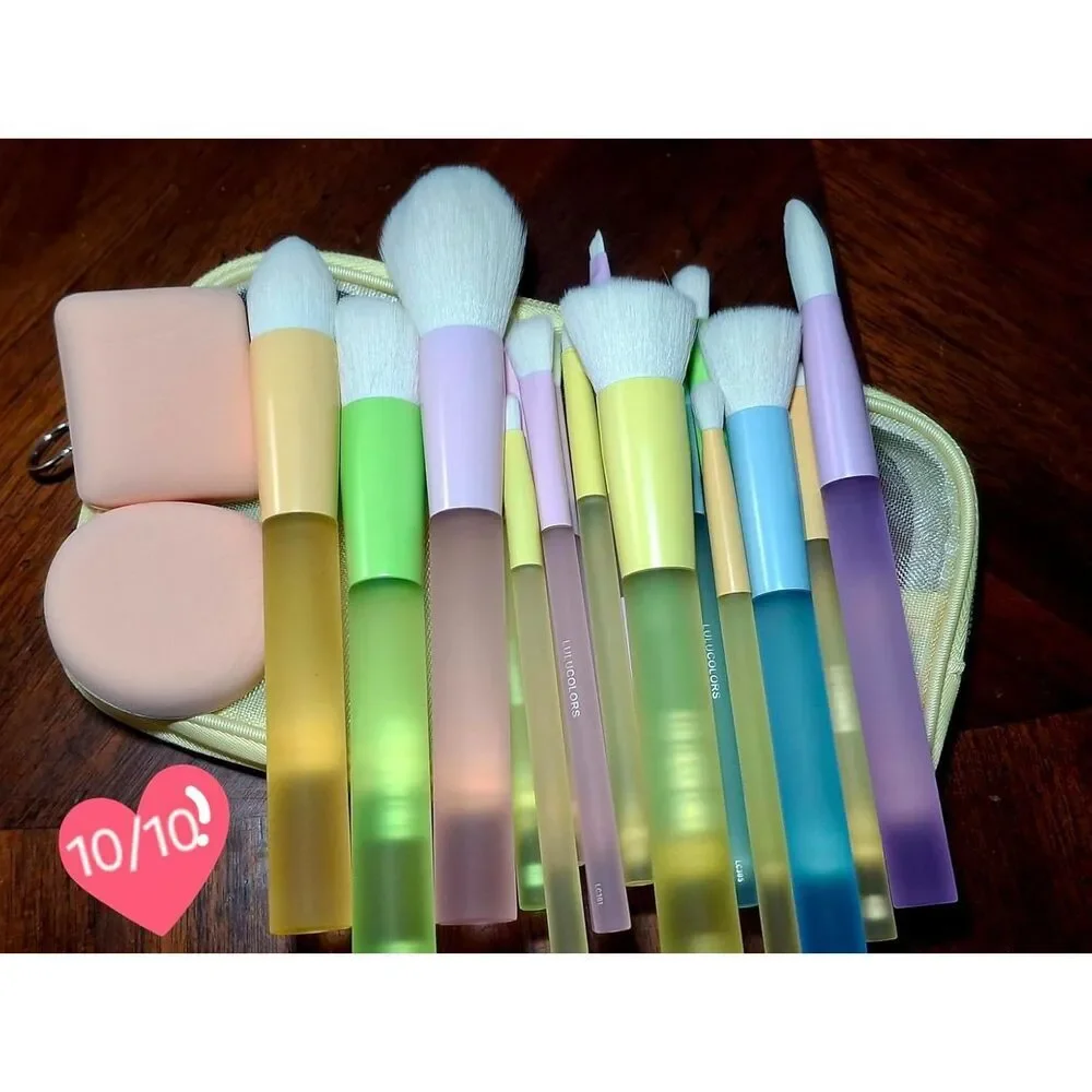 18-Pieces Multi-Color Travel-Friendly Brushes & Sponges With Storage Bag